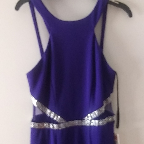 Formal dress - Picture 2 of 4